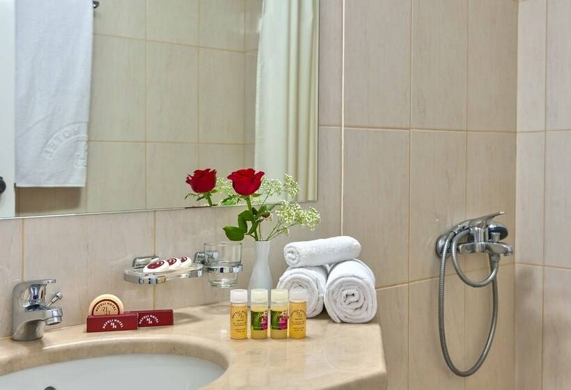 标准单人间, Nefeli