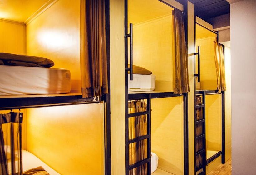 سرير فى غرفة مشتركه, Restu Bali