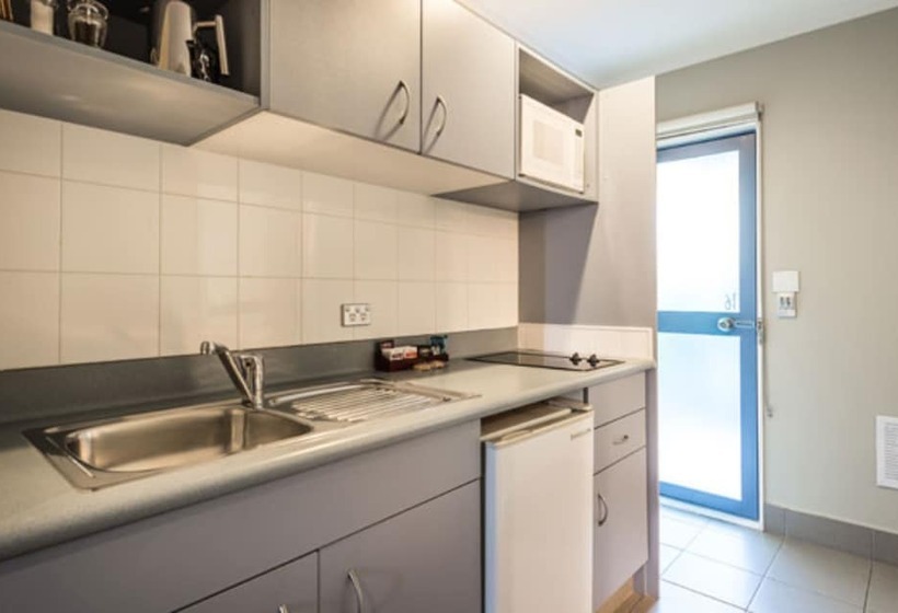 标准工作室, Sails On The Lake