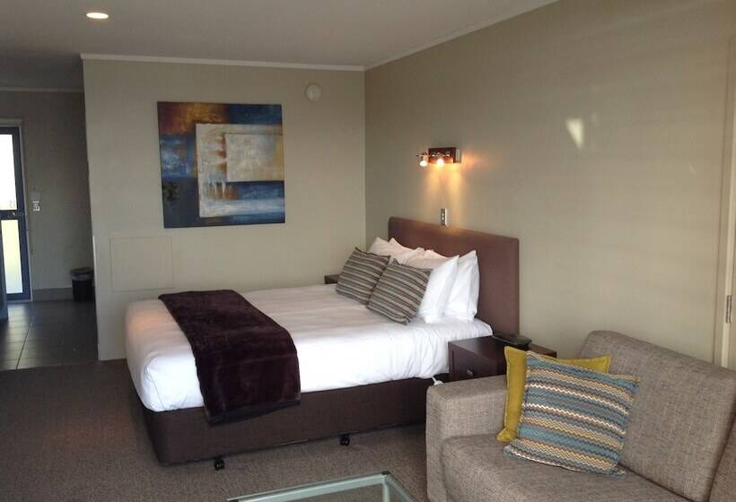 标准工作室, Sails On The Lake