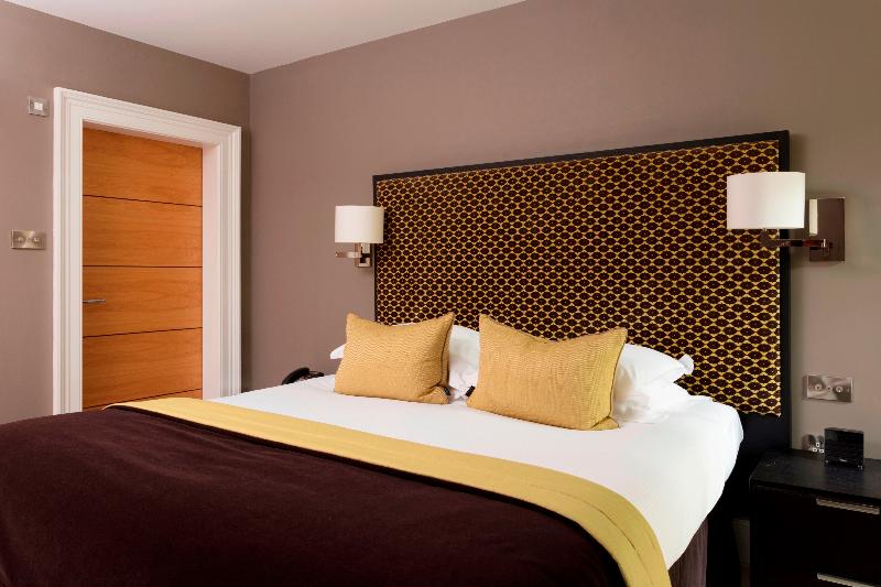 דירת חדר, The Chester Residence