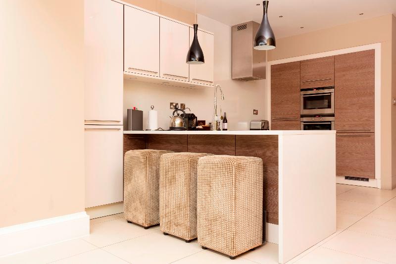 דירת חדר, The Chester Residence