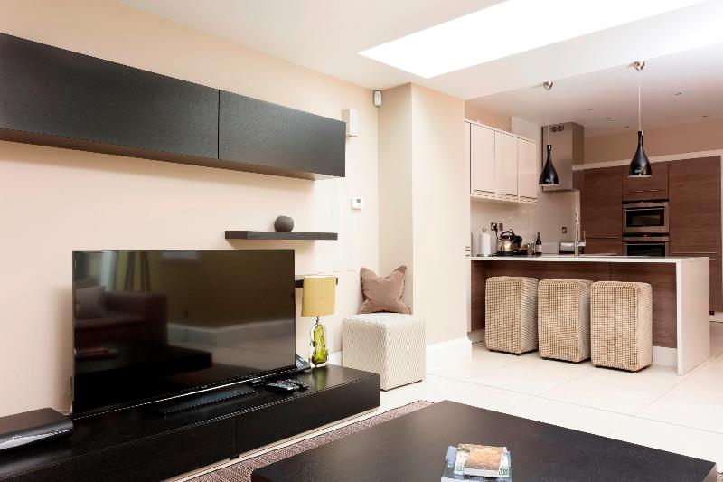 דירת חדר, The Chester Residence