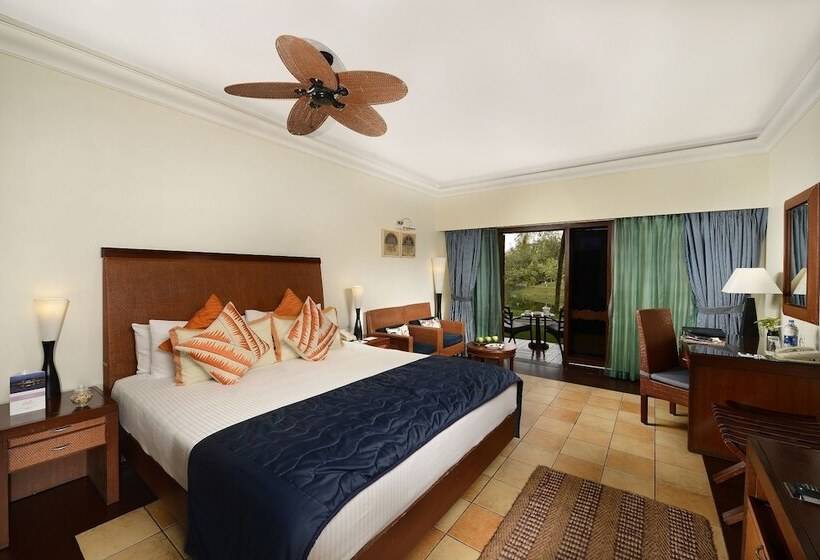 غرفة ديلوكس مطلة على البحيرة, The Zuri Kumarakom  Kerala Resort & Spa