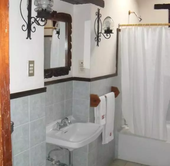 اتاق استاندارد سه نفره, Regis Hotel Spa