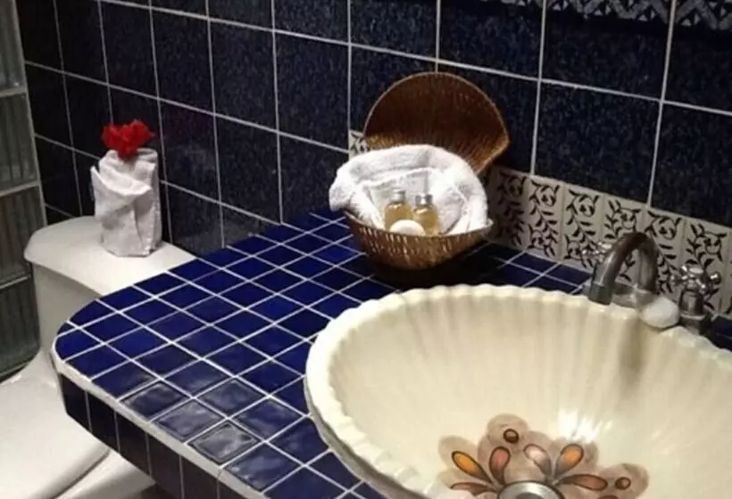 اتاق استاندارد سه نفره, Regis Hotel Spa