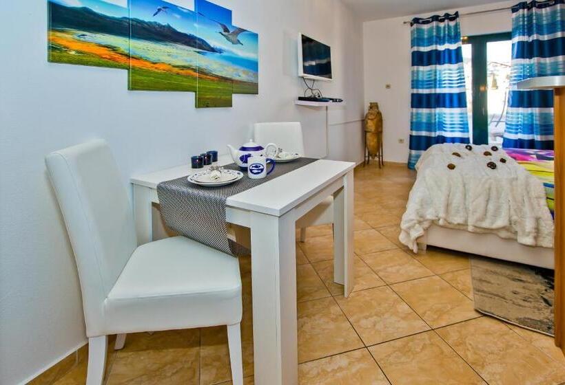 سوییت سوپریور با چشم‌انداز دریا, Apartments Softic