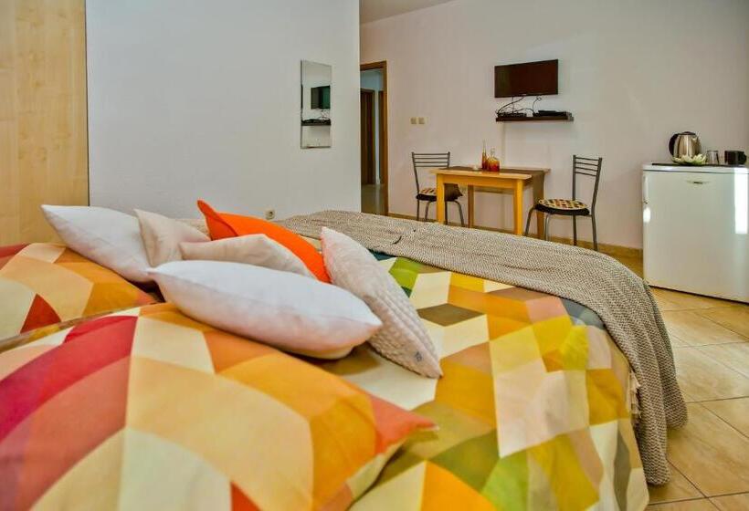 اتاق لوکس با بالکن, Apartments Softic