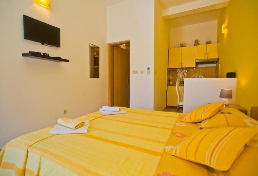 إستوديو قياسى مطلّ علي الحديقة, Apartments Softic