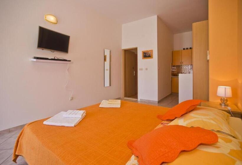 إستوديو قياسى مطلّ علي الحديقة, Apartments Softic