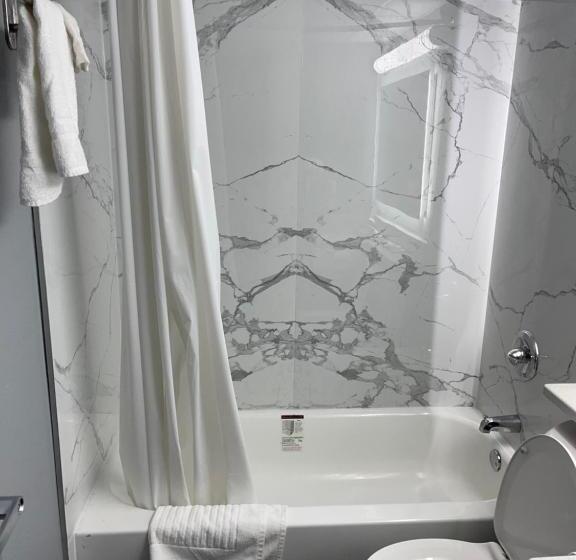 标准单人间, The Wayne Inn