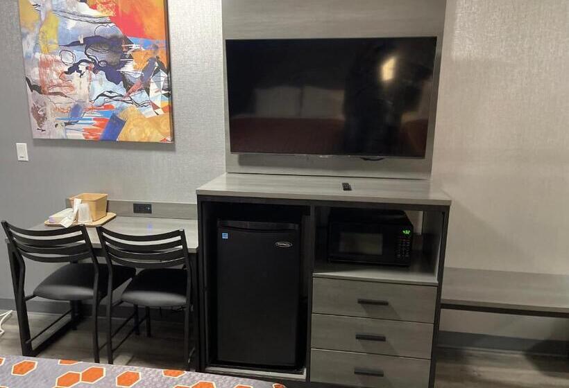 标准单人间, The Wayne Inn