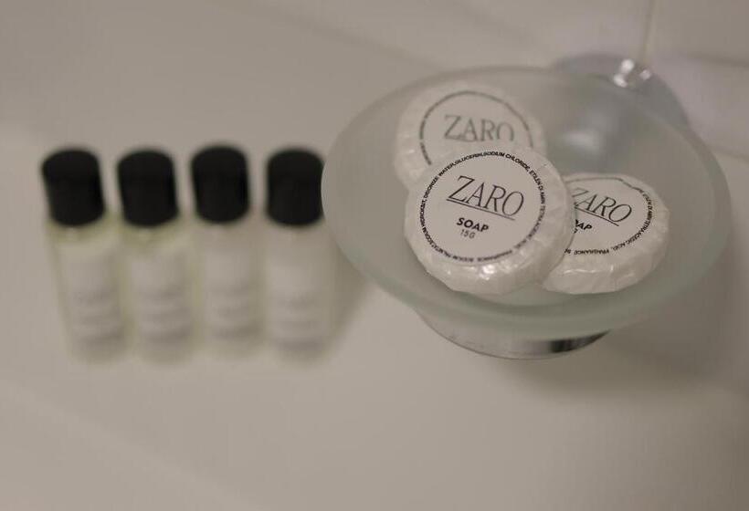 اتاق لوکس با بالکن, Zaro Apartments