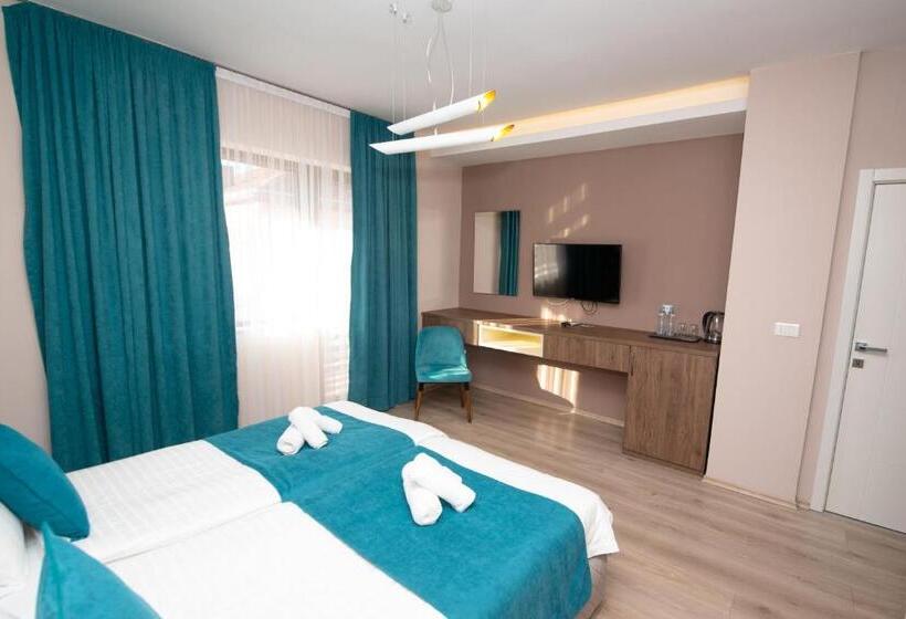 اتاق لوکس با بالکن, Zaro Apartments