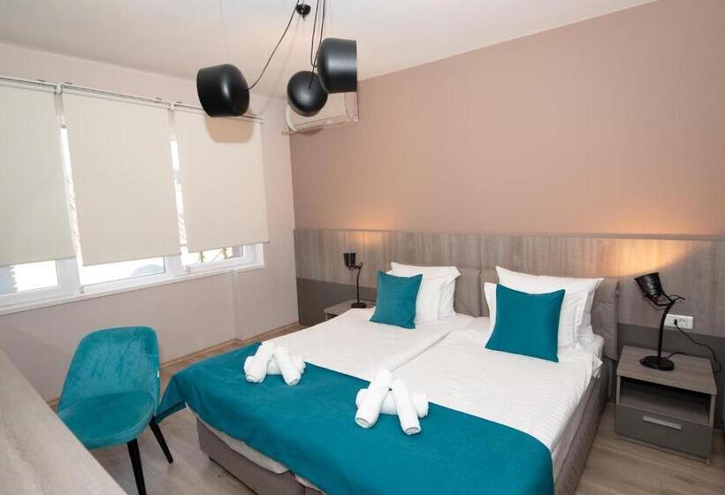 اتاق استاندارد, Zaro Apartments