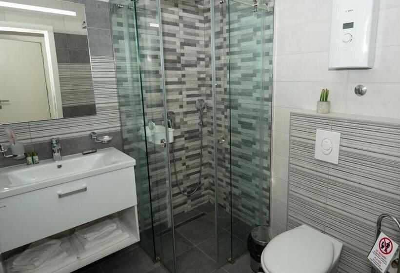 اتاق استاندارد, Zaro Apartments