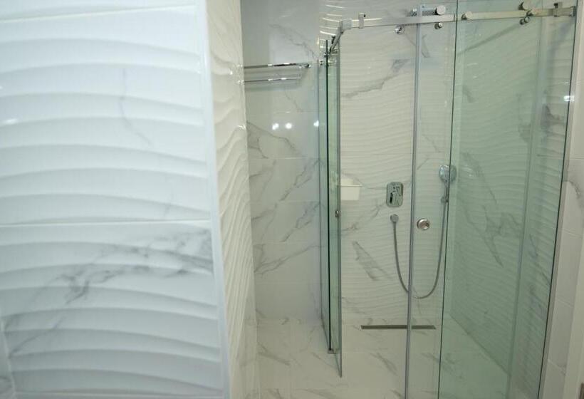 اتاق استاندارد با بالکن, Zaro Apartments