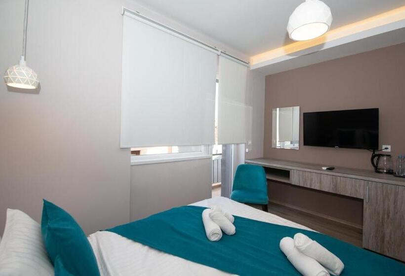 اتاق استاندارد با بالکن, Zaro Apartments