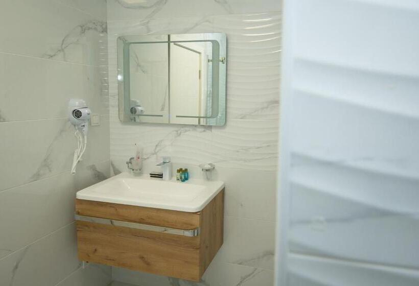 اتاق استاندارد با بالکن, Zaro Apartments