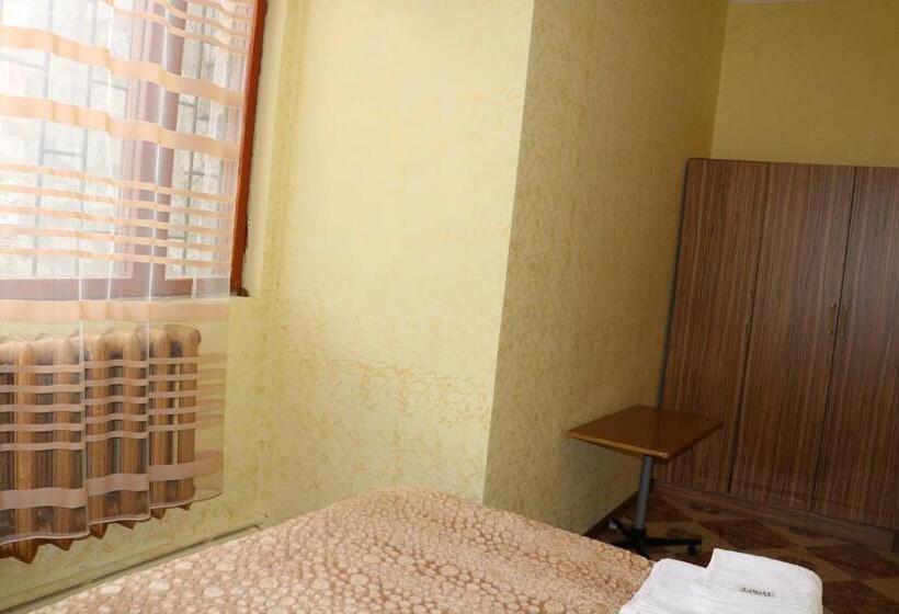 Economy Quadruple Room, 333