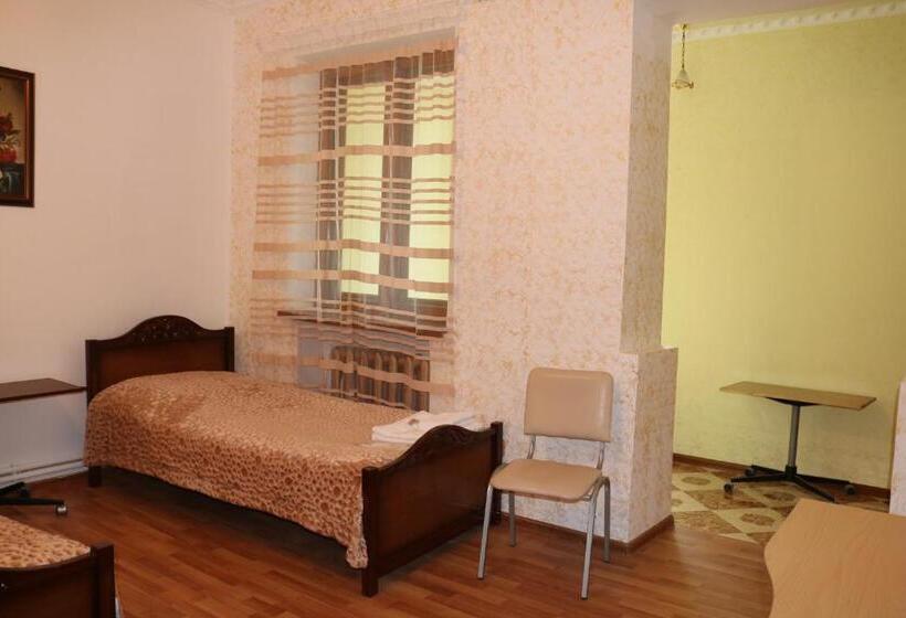 Economy Quadruple Room, 333