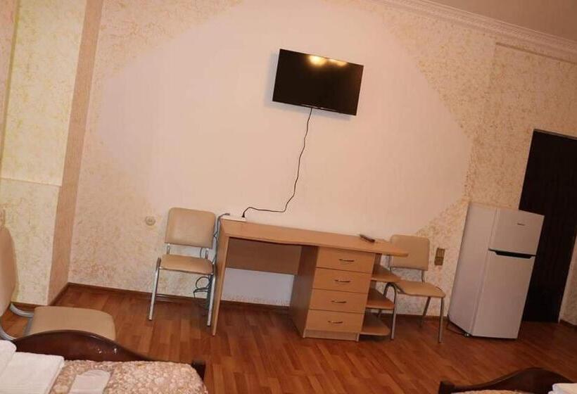 Economy Quadruple Room, 333