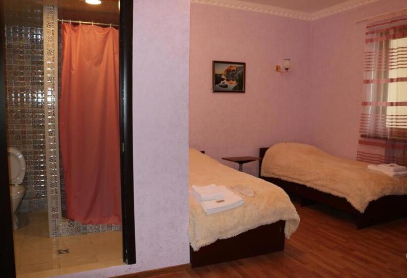 Economy Quadruple Room, 333