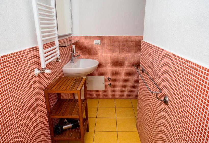 经典四人房间, Casa Junno