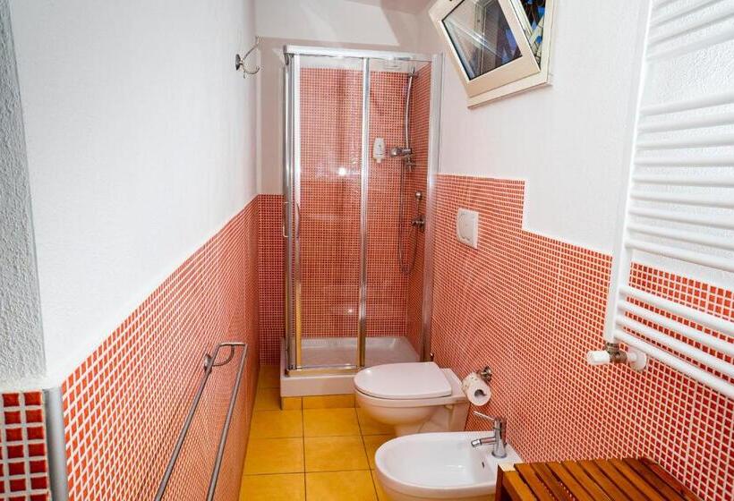 غرفة كلاسيكية رباعية, Casa Junno