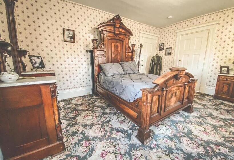 バス共有のスタンダードルーム, Lizzie Borden House