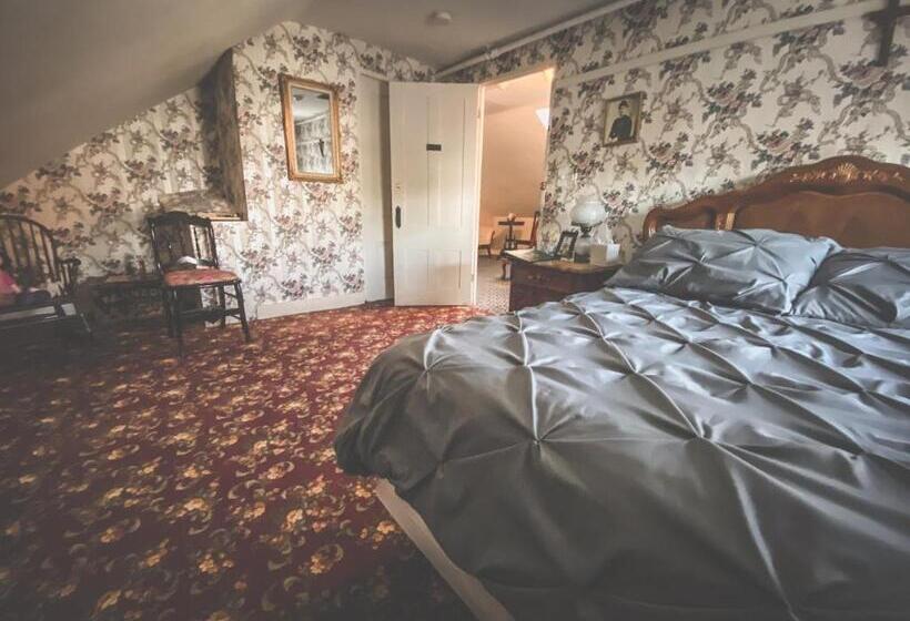 バス共有のスタンダードルーム, Lizzie Borden House