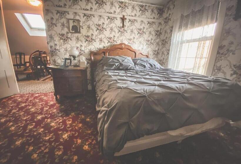 バス共有のスタンダードルーム, Lizzie Borden House