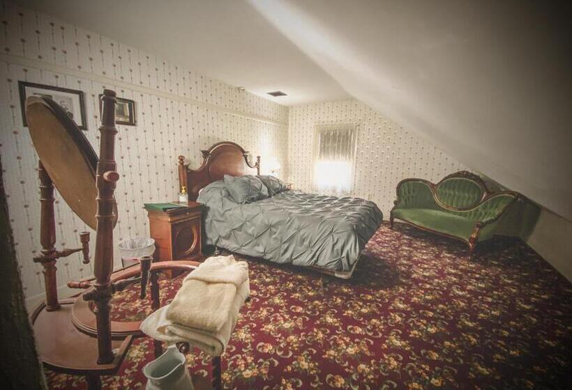 バス共有のスタンダードルーム, Lizzie Borden House