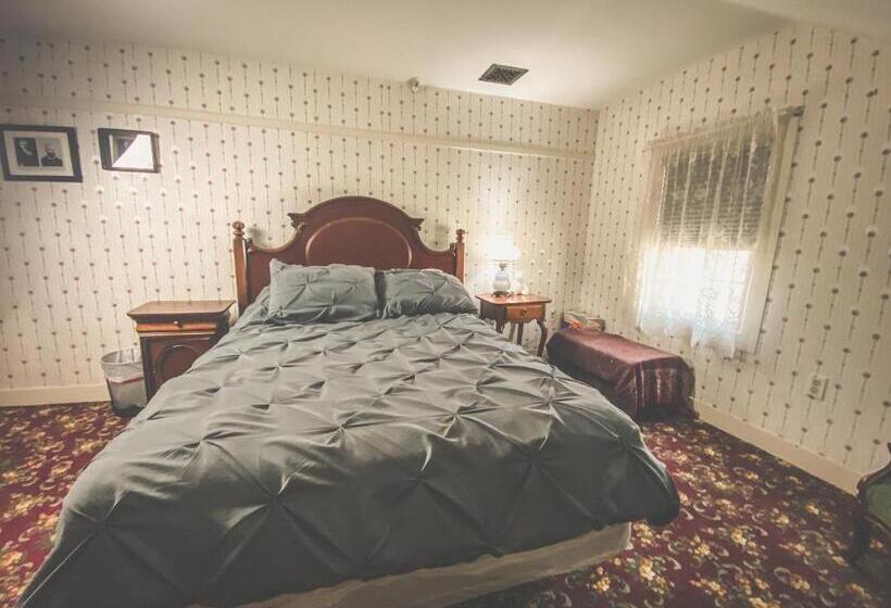 バス共有のスタンダードルーム, Lizzie Borden House