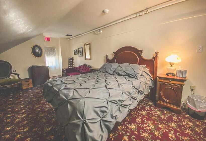 バス共有のスタンダードルーム, Lizzie Borden House