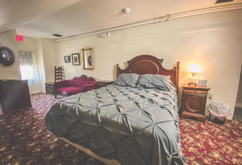 バス共有のスタンダードルーム, Lizzie Borden House