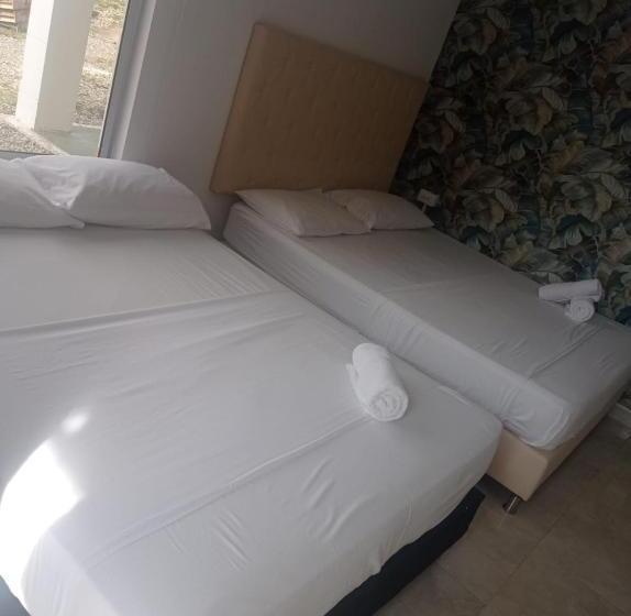 חדר סטנדרט לארבעה, Aguas Abiertas