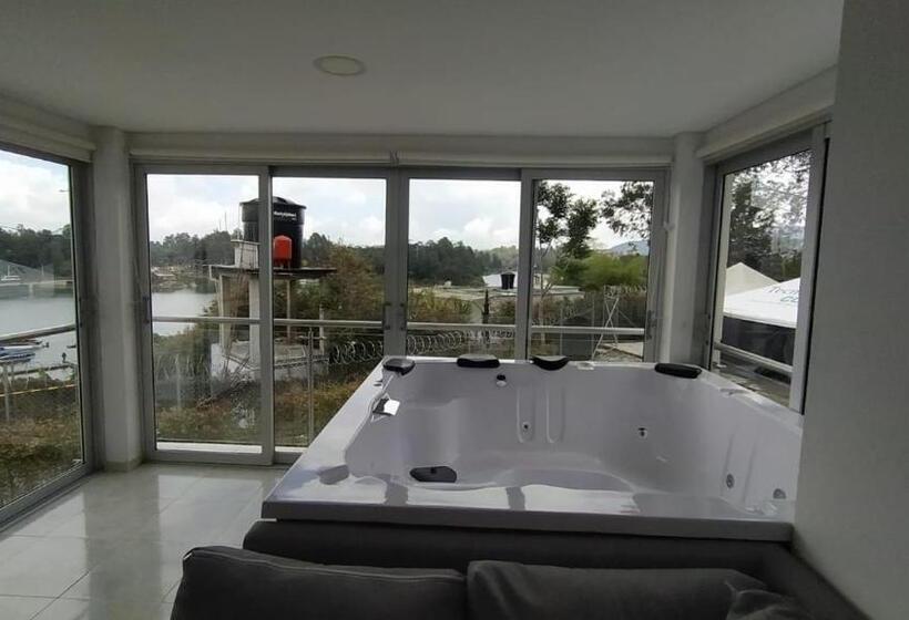 דירת חדר סופריור, Aguas Abiertas