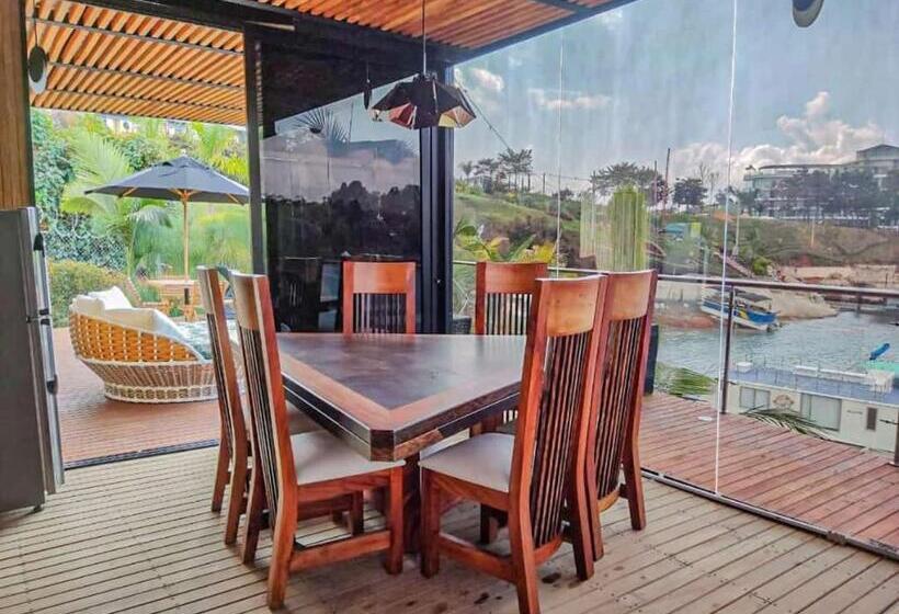 בקתה, Aguas Abiertas