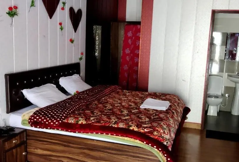 Habitación Superior Vista Montaña, Dev Bhoomi Resort