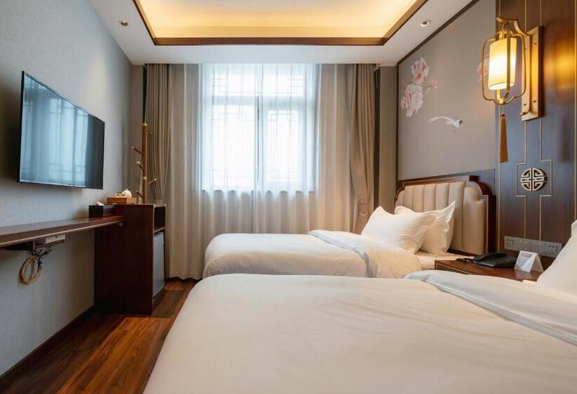 Quarto Clássico, Pierr Palace