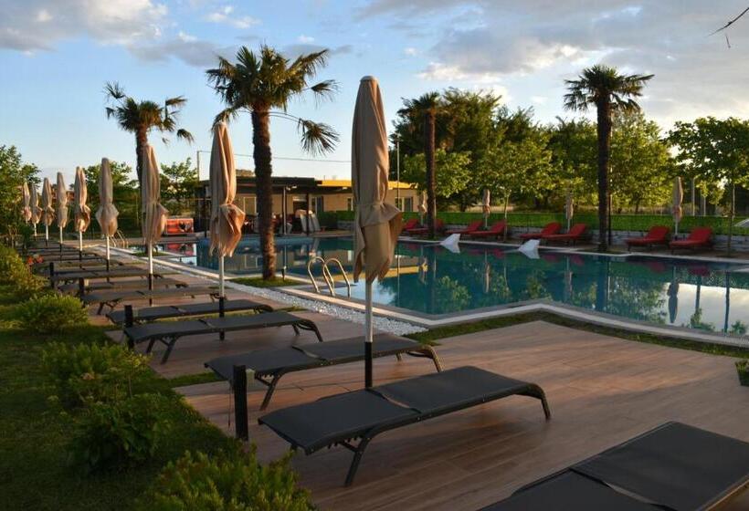 豪华房间, Qetesia Te Indriti