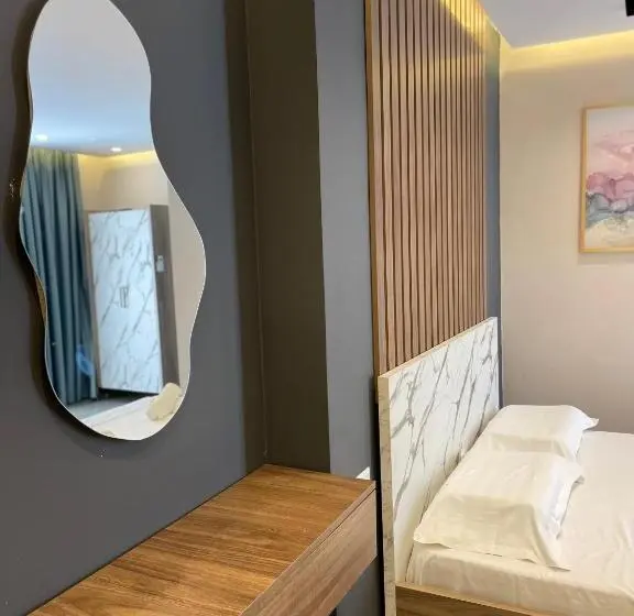 Suite Deluxe, Qetesia Te Indriti