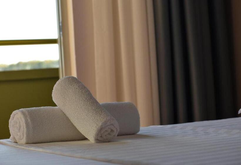 豪华套房, Qetesia Te Indriti