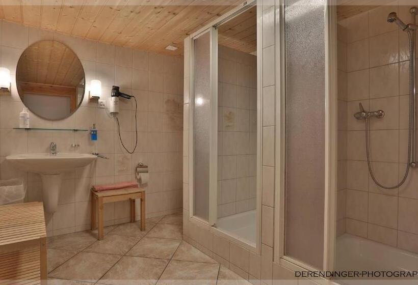 غرفة عائلية مطلّة علي الجبل, Gasthaus Bellawiese