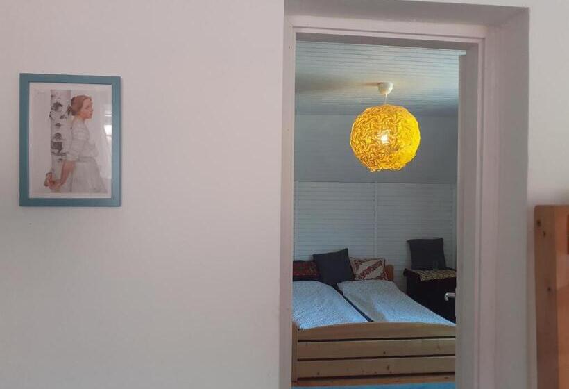 标准间, Mákvirág Ház