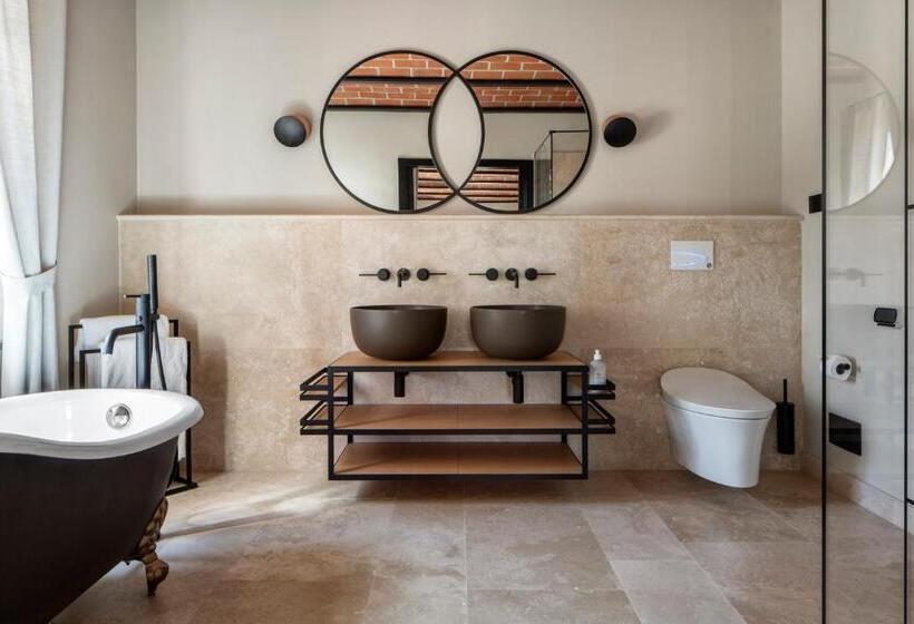 סוויטת סופריור, Nordelaia