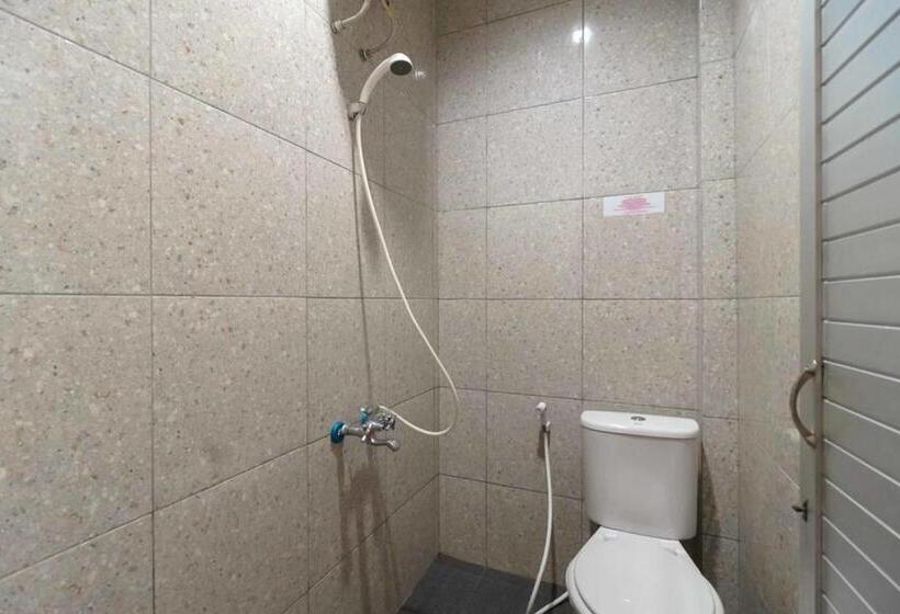 Номер Стандарт, Reddoorz Near Rs Adam Malik Medan 2