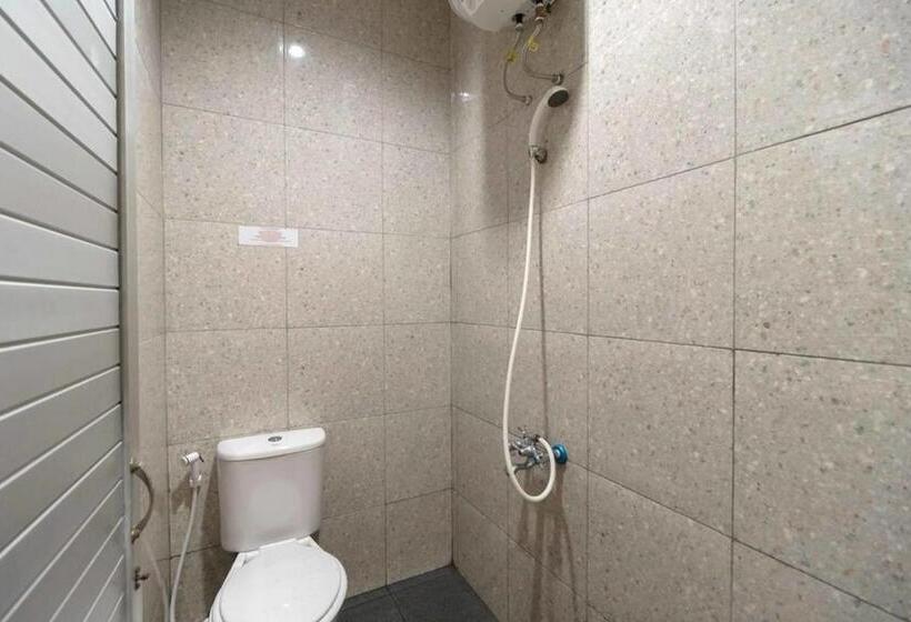 Номер Стандарт, Reddoorz Near Rs Adam Malik Medan 2