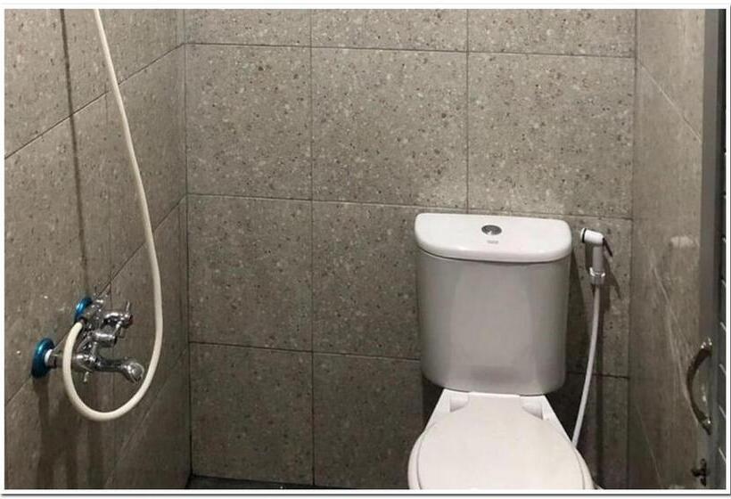 Номер Стандарт, Reddoorz Near Rs Adam Malik Medan 2